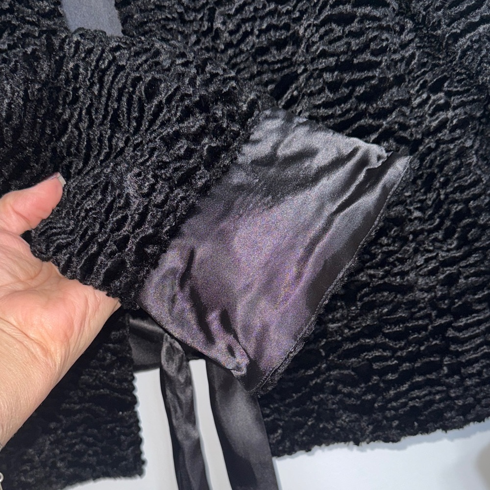 Chic Black Textured Teddy Jacket - Picture 10 of 10